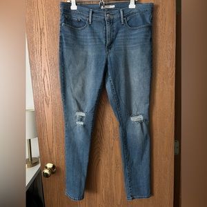 Medium Wash Levi’s Jeans